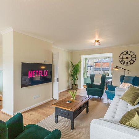 4 Bed City House With Private Garden And Parking Winchester Dış mekan fotoğraf