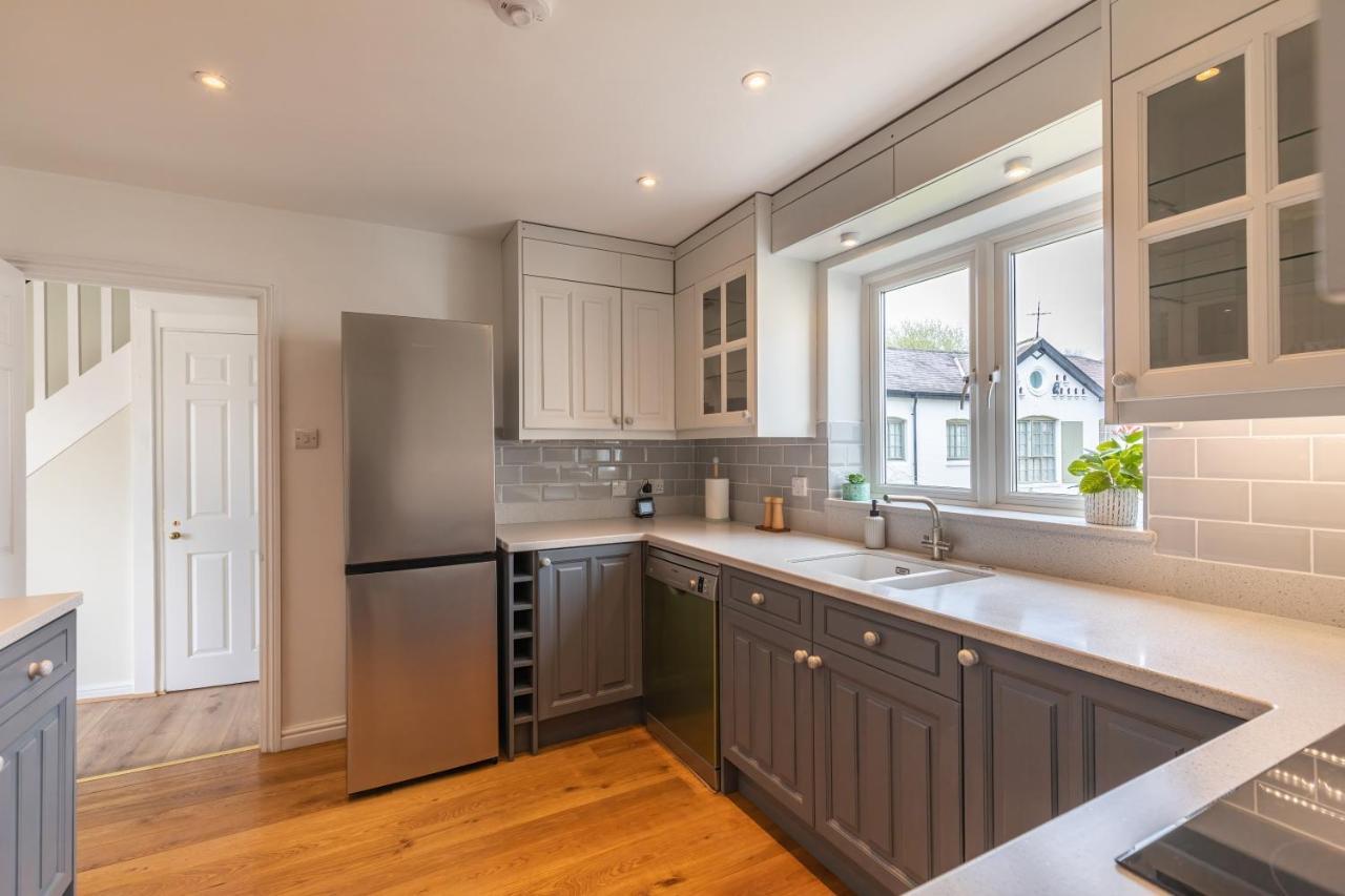 4 Bed City House With Private Garden And Parking Winchester Dış mekan fotoğraf