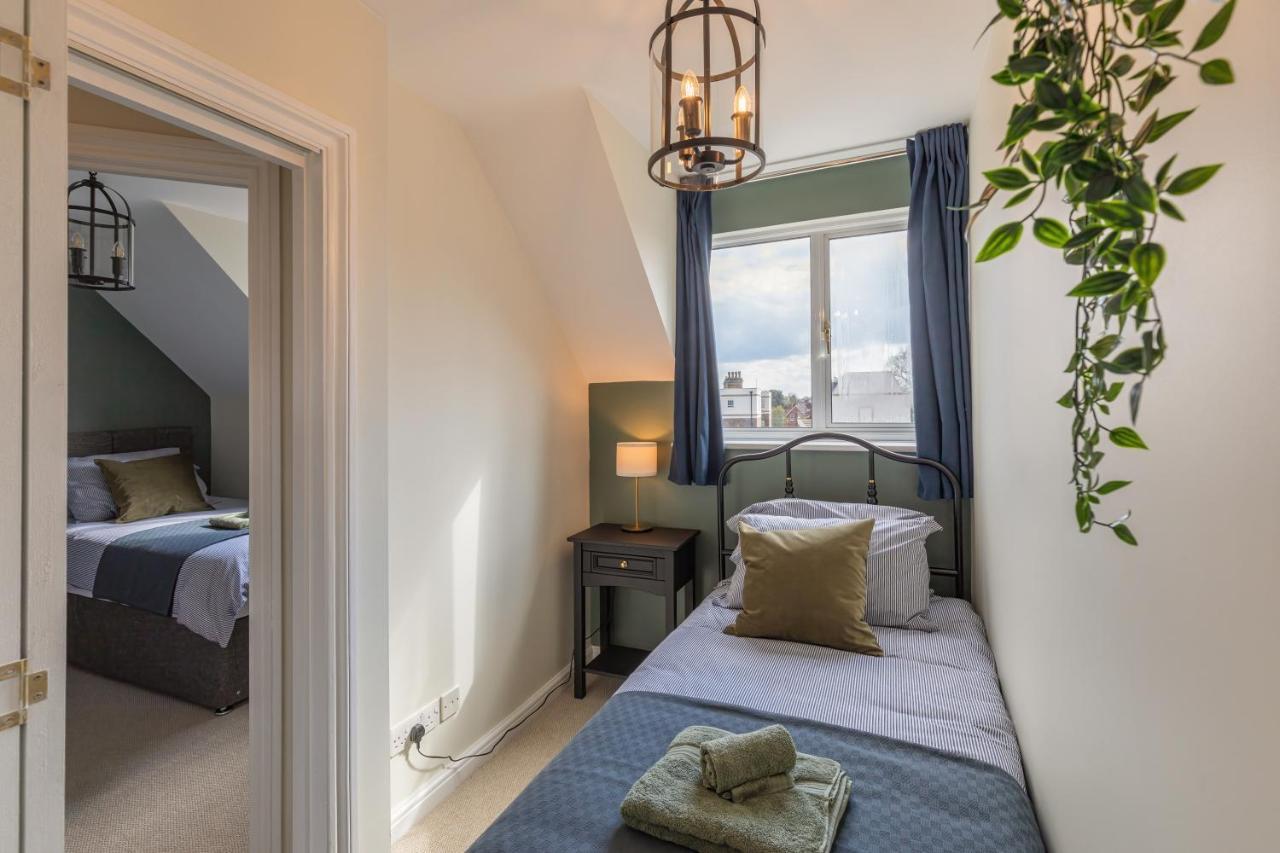 4 Bed City House With Private Garden And Parking Winchester Dış mekan fotoğraf