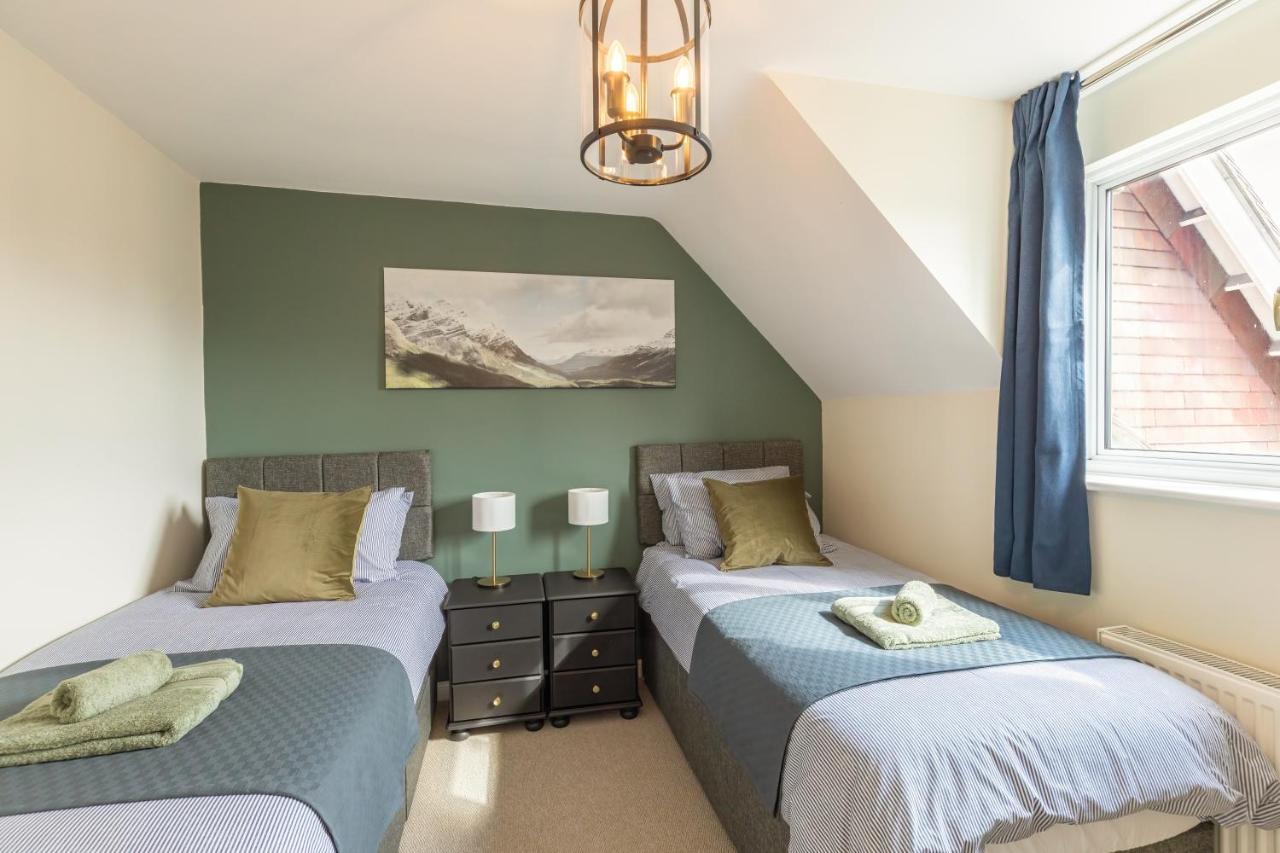 4 Bed City House With Private Garden And Parking Winchester Dış mekan fotoğraf