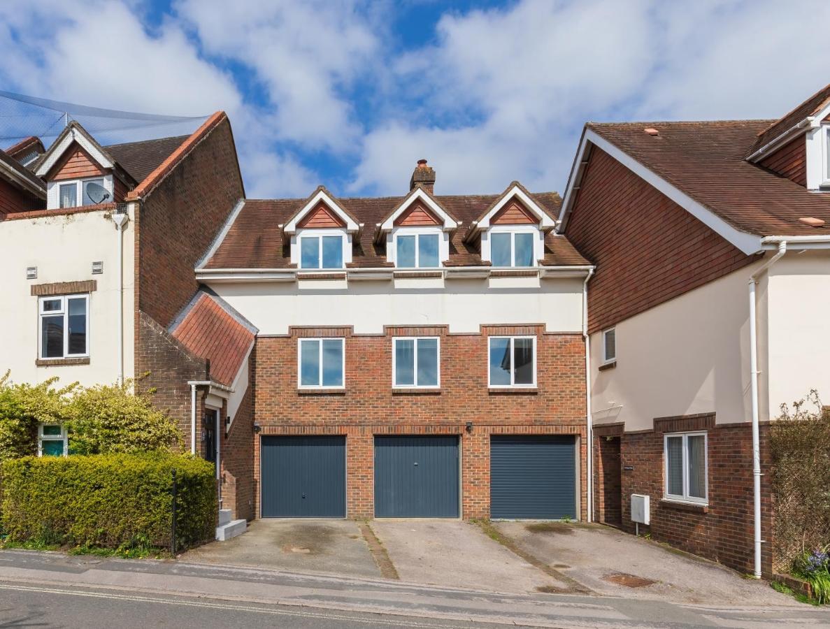 4 Bed City House With Private Garden And Parking Winchester Dış mekan fotoğraf