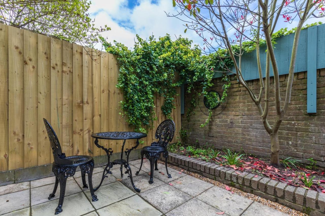 4 Bed City House With Private Garden And Parking Winchester Dış mekan fotoğraf