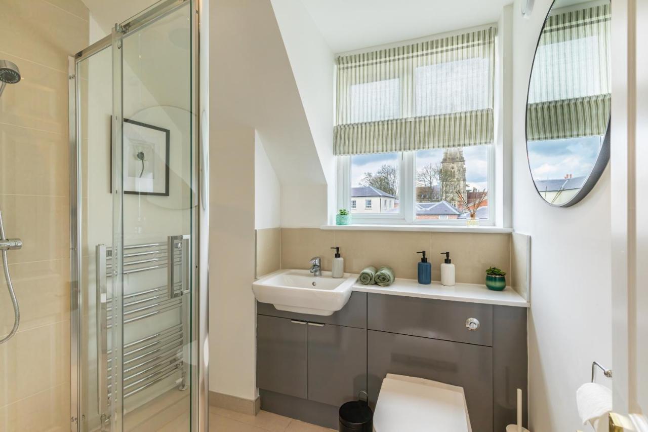 4 Bed City House With Private Garden And Parking Winchester Dış mekan fotoğraf
