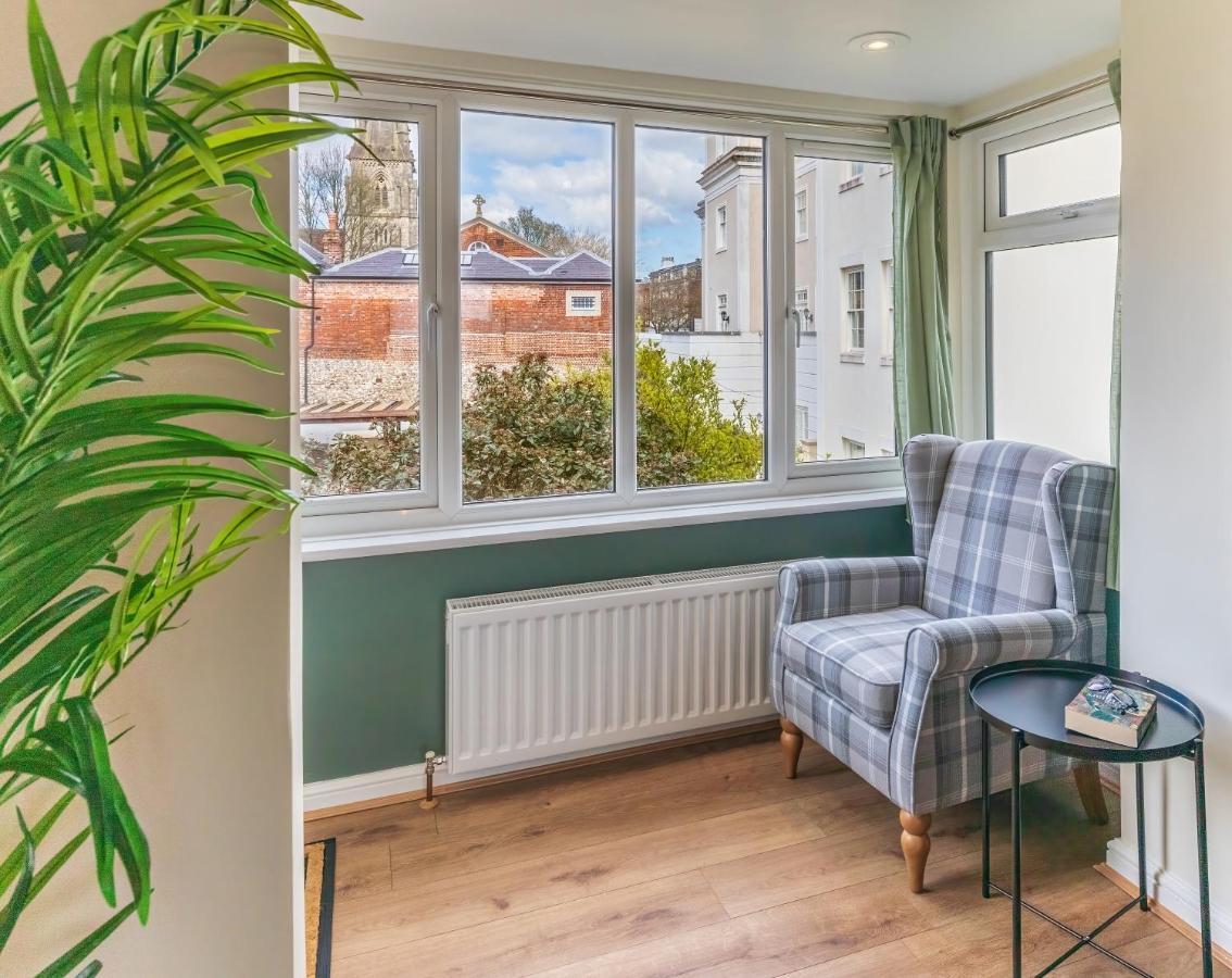 4 Bed City House With Private Garden And Parking Winchester Dış mekan fotoğraf