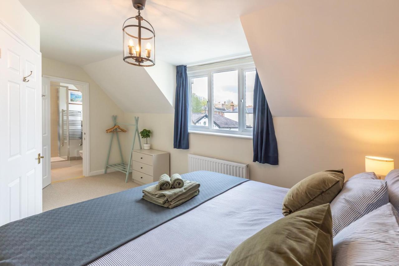 4 Bed City House With Private Garden And Parking Winchester Dış mekan fotoğraf