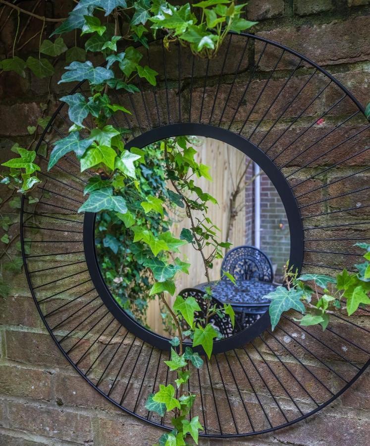4 Bed City House With Private Garden And Parking Winchester Dış mekan fotoğraf