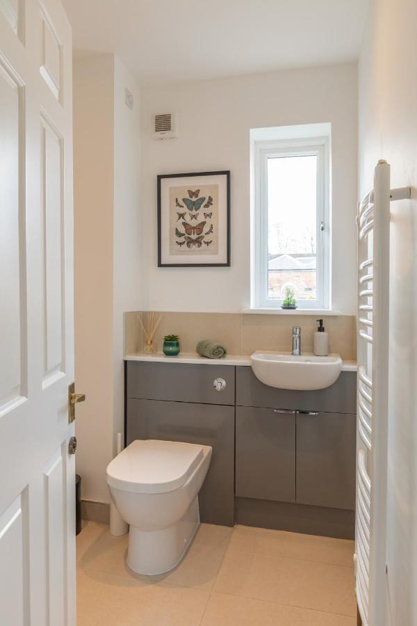 4 Bed City House With Private Garden And Parking Winchester Dış mekan fotoğraf