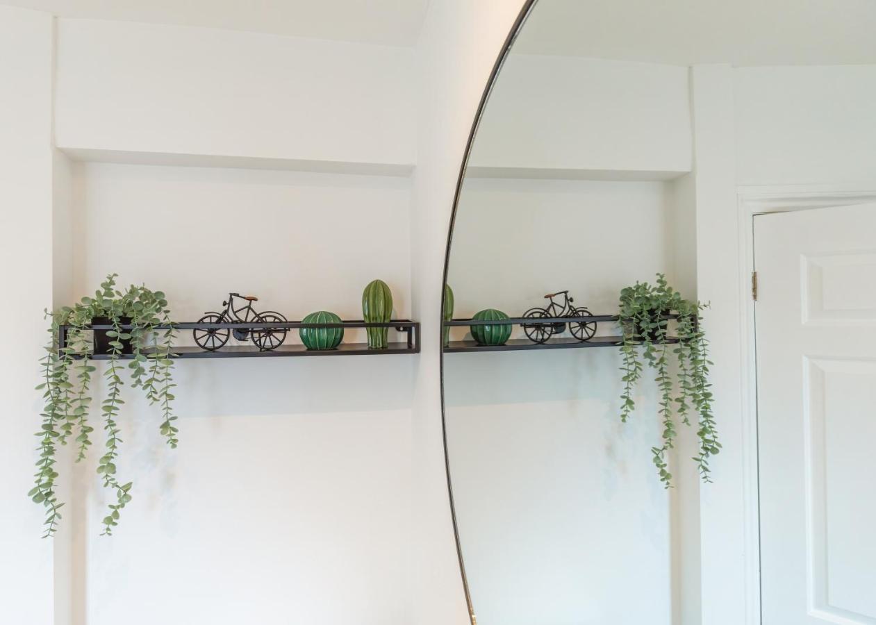 4 Bed City House With Private Garden And Parking Winchester Dış mekan fotoğraf