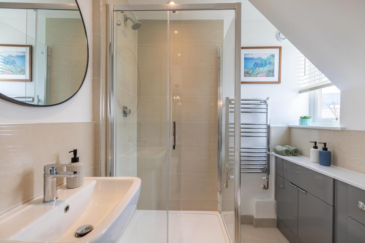 4 Bed City House With Private Garden And Parking Winchester Dış mekan fotoğraf