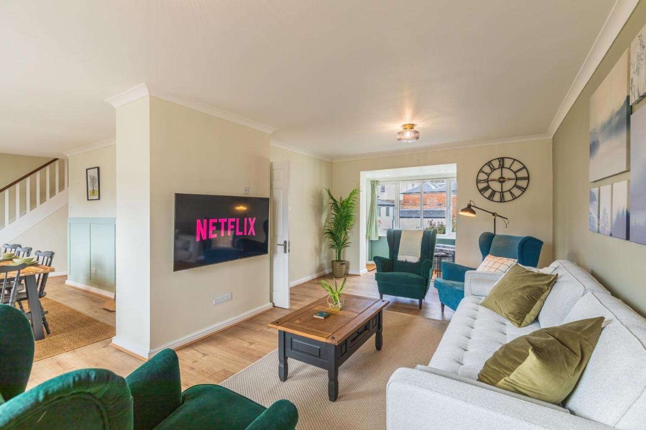 4 Bed City House With Private Garden And Parking Winchester Dış mekan fotoğraf
