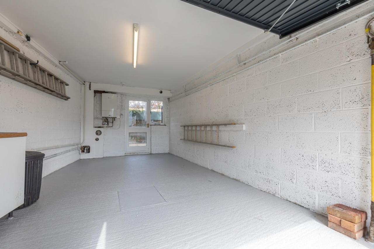 4 Bed City House With Private Garden And Parking Winchester Dış mekan fotoğraf